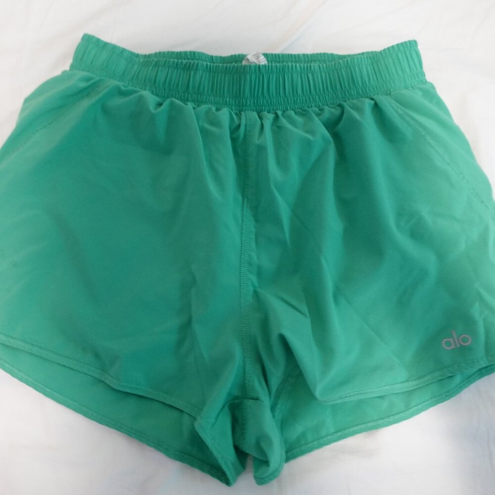Alo Yoga Stride Shorts | Lettuce | XS